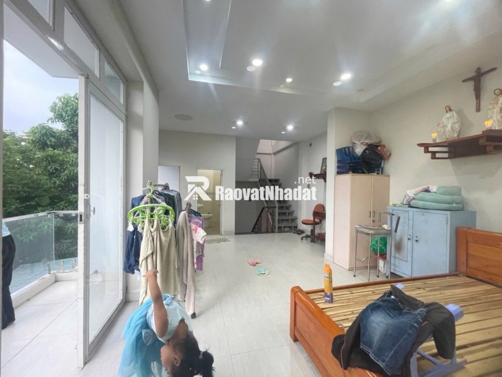 7 tỷ 2 - 100m ngang hơn 8m nhà 3 tầng kiên cố sát Vạn Phúc City - HẺM XE HƠI TỚI CỬA
